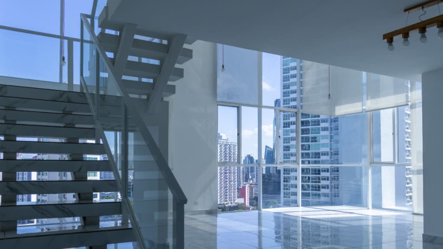 Bathroom with modern fixtures and tiled walk-in shower in PH Blue Park apartment Bella Vista Panama