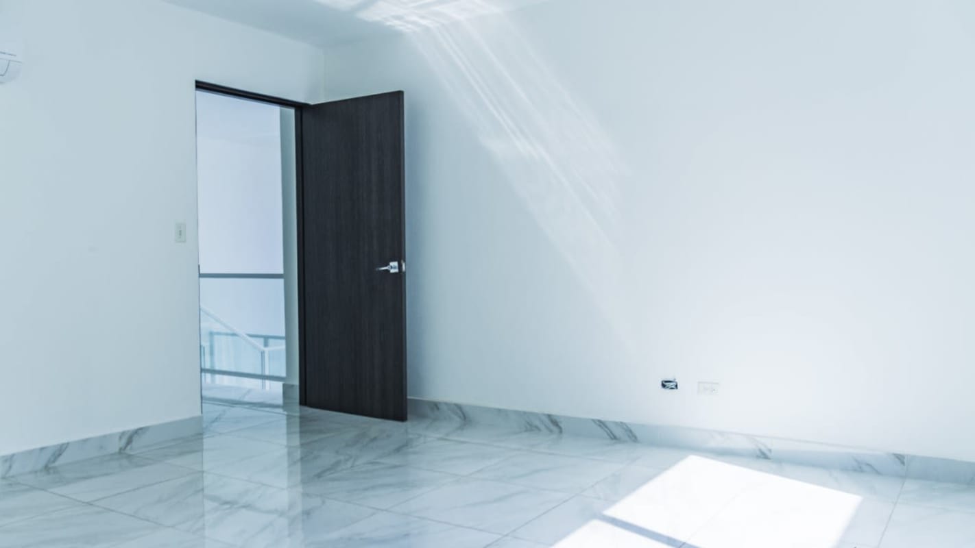 Second bedroom with closet and AC in PH Blue Park apartment Bella Vista Panama City