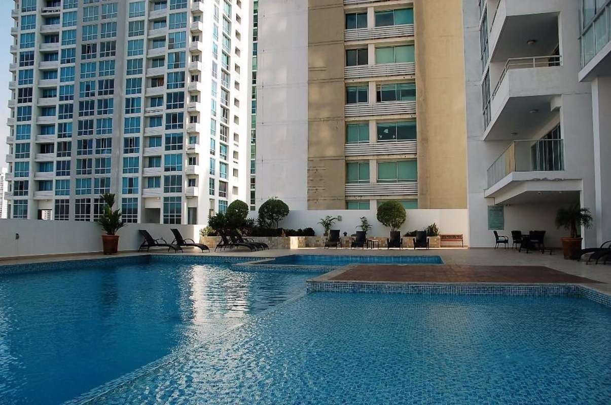 Luxury condominium outdoor swimming pool area with city views PH Metropolitan Park Panama City