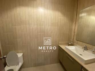 Contemporary kitchen with granite countertops and stainless appliances in PH Balboa Bijao Panama