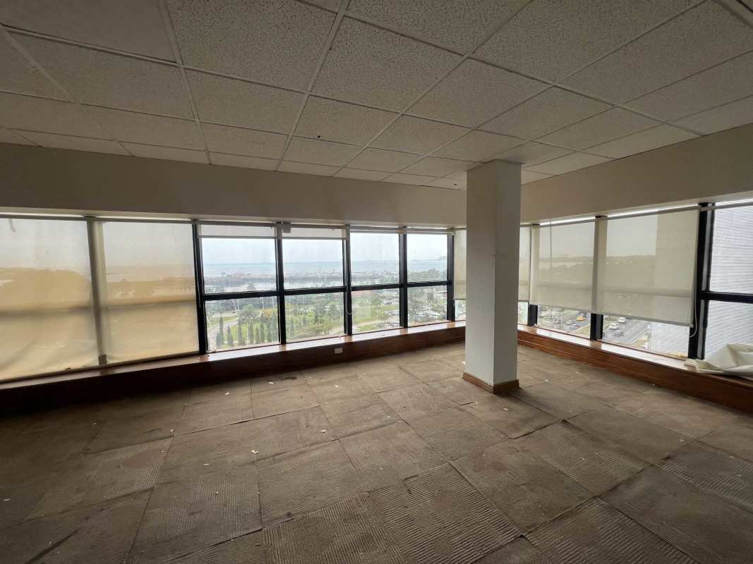Corporate office interior ready for remodel in Torre BAC Avenida Balboa Panama City
