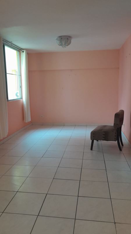 Living room with ceramic tile floor and large window at Villa Margarita Parque Lefevre Panama