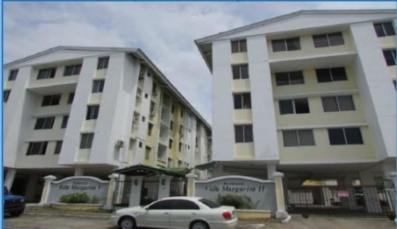Bedroom with built-in wardrobe, mint green wall, ceramic tile floor in Villa Margarita Parque Lefevre