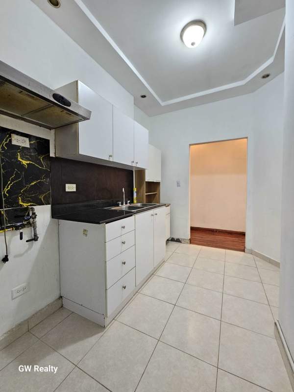 Kitchen featuring black marble backsplash, white cabinets in PH Torres del Rey Panama