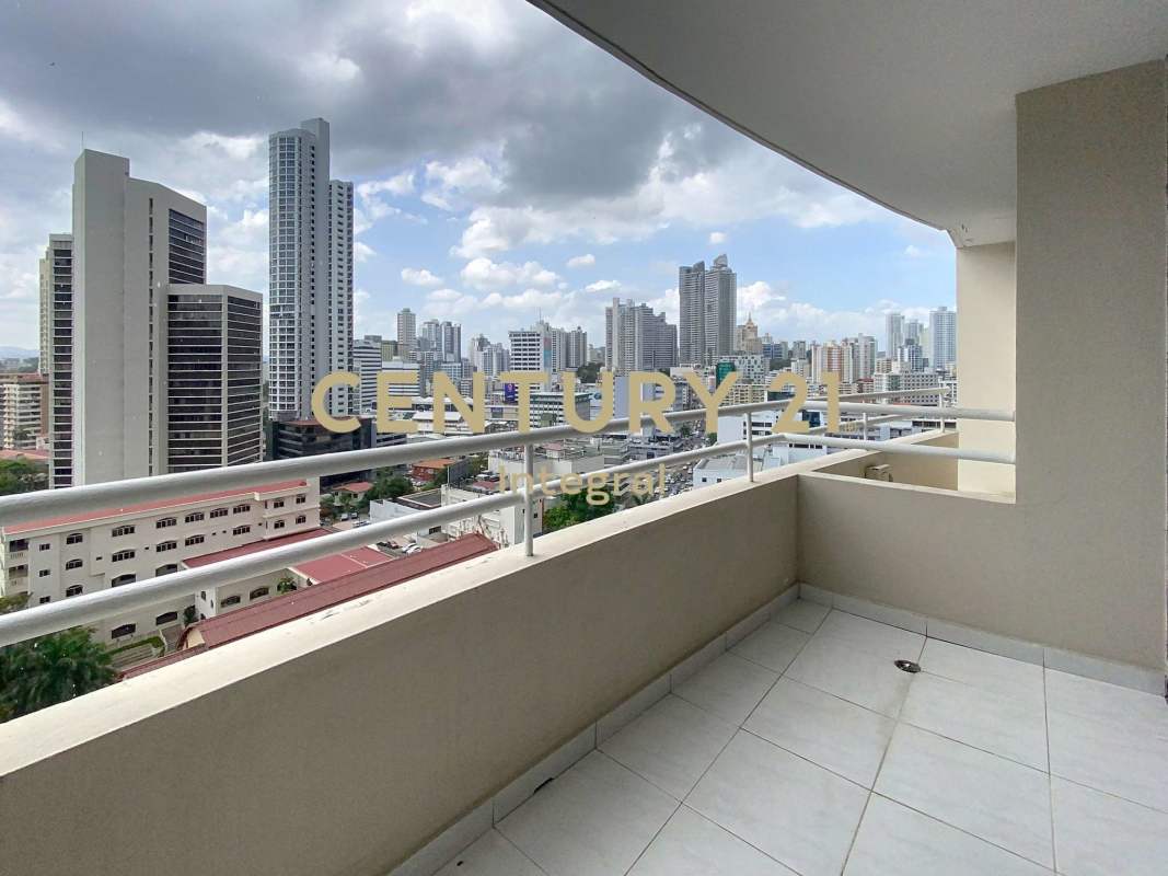 Spacious bedroom with large windows and built-in closet PH Brisas Obarrio Panama