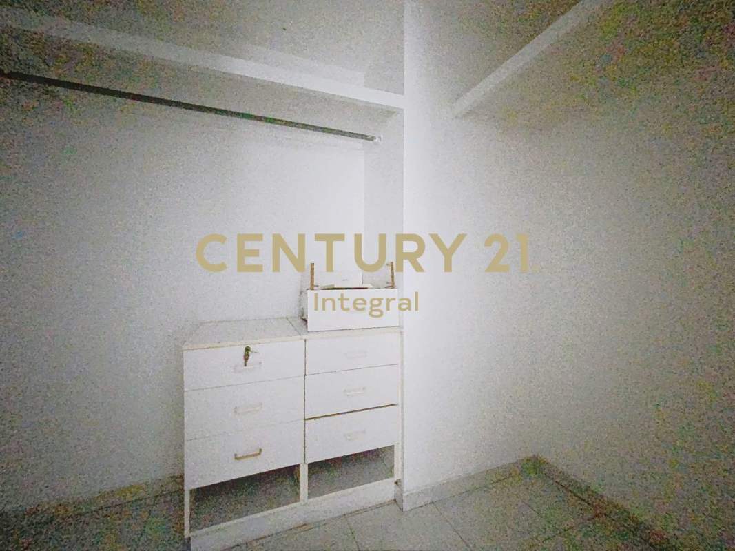 Outdoor swimming pool with lounge area PH Brisas de Obarrio Panama City