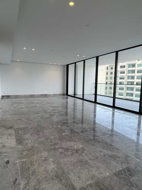 Elegant dining space open-plan with marble floor PH Empire Residences Panama City