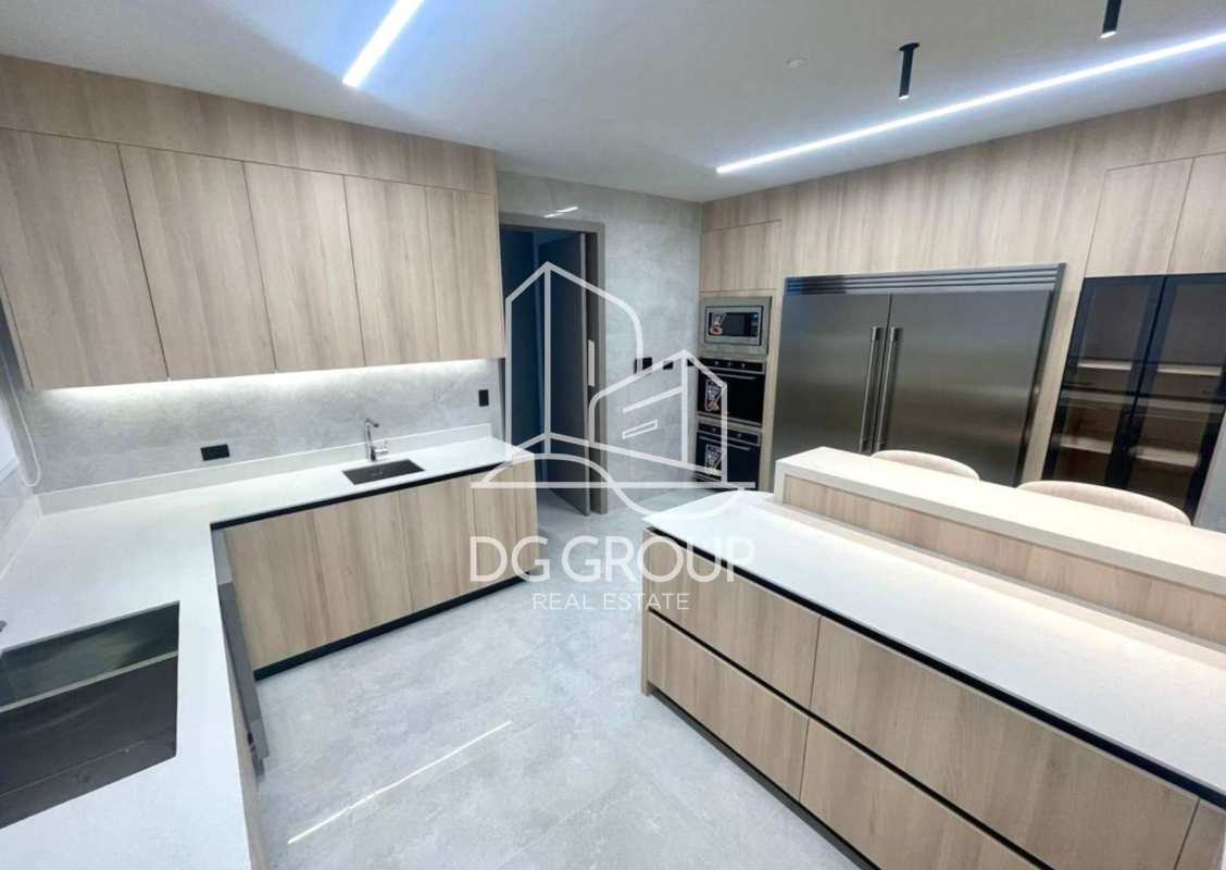 Spacious dining area with marble floors and designer lighting at PH Ocean Front, Punta Paitilla