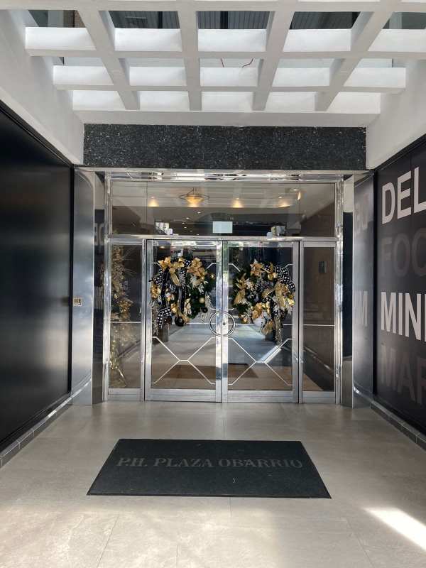 Modern lobby with glass entrance doors, chandelier lights PH Plaza Obarrio Panama City