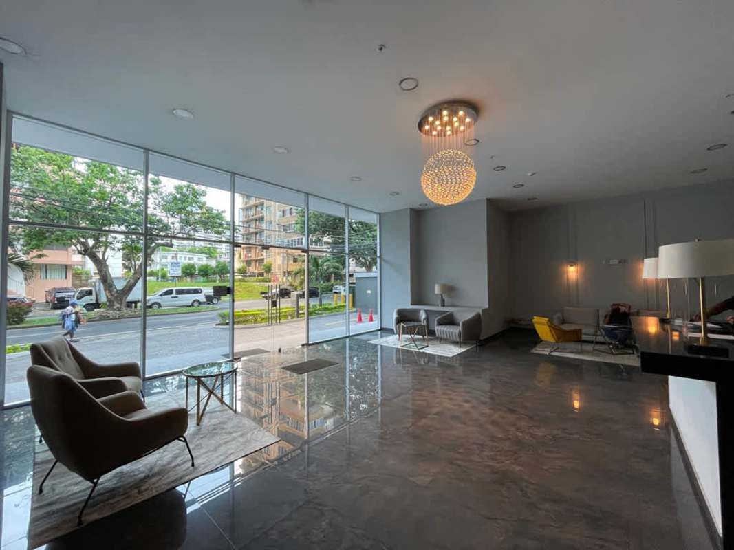 Second bedroom with window, ceiling fan, and closet space PH El Carmen Panama