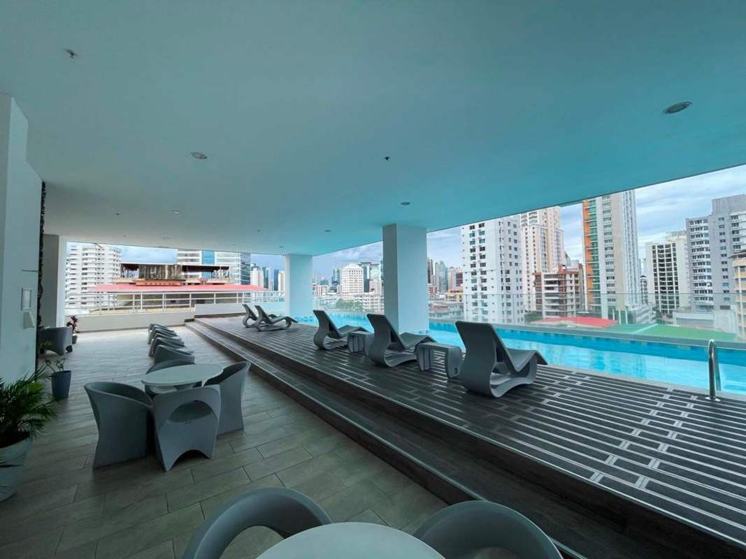 Contemporary lobby entrance with glass walls and seating area PH El Carmen Panama