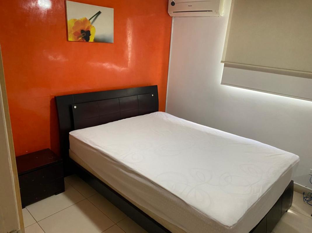 Full bathroom with modern tile and fixtures in apartment PH Victory Panama City