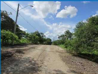 Entrance sign reading 'El Chirú' with surrounding natural greenery