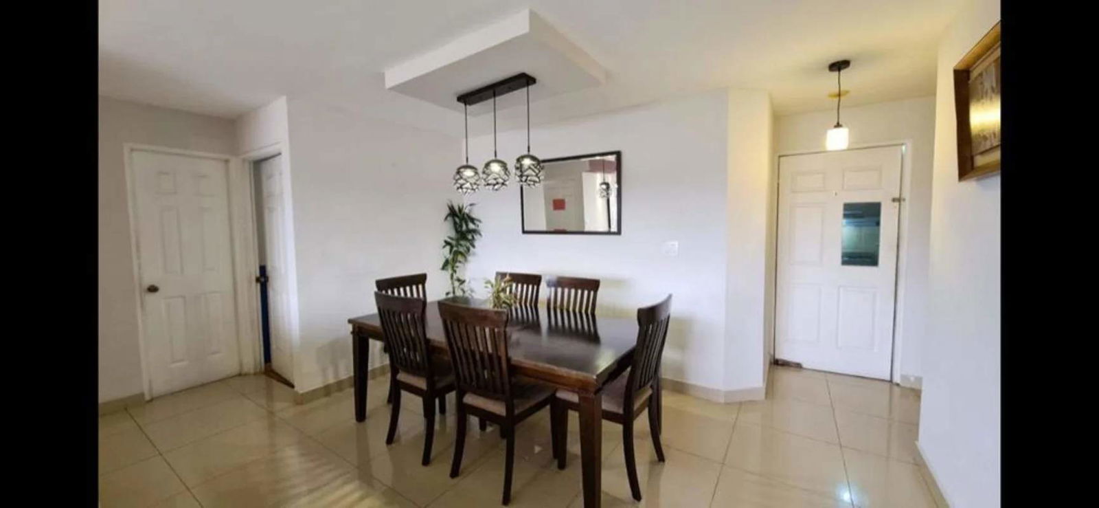 Bedroom with city view, built-in closet at PH Plaza Comercial San Fernando Panama