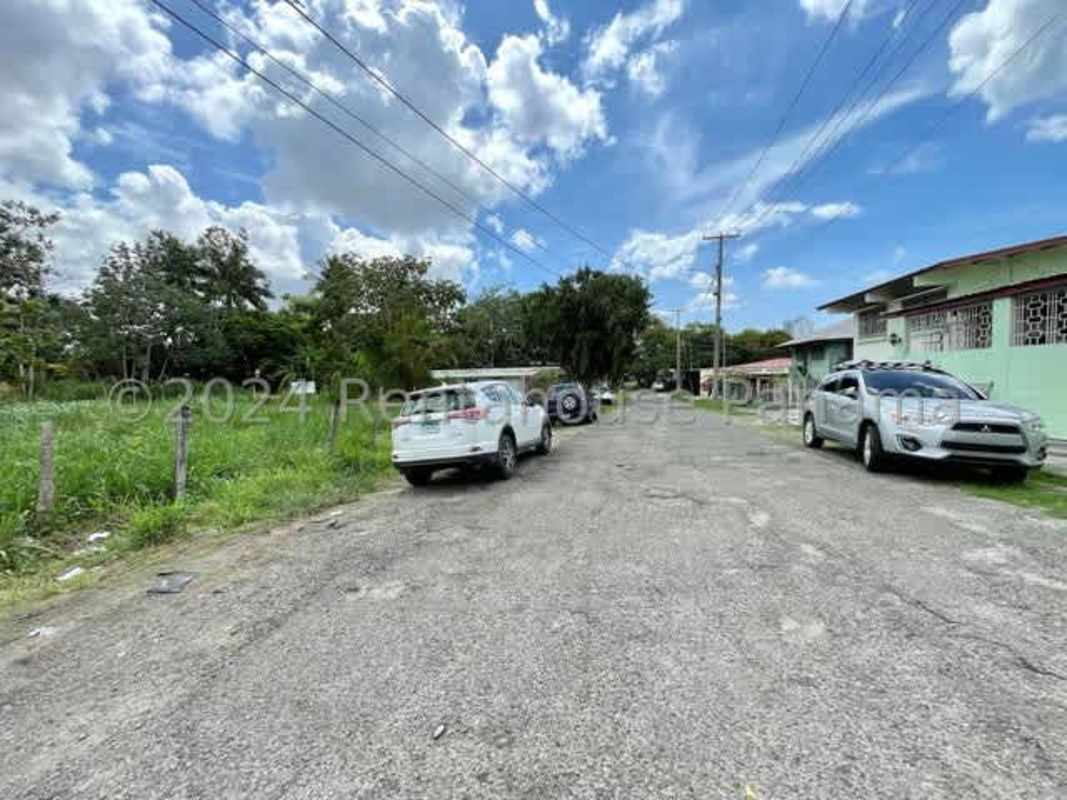 Extensive empty corner land with street frontage ideal for multifamily or business center Parque Lefevre Panama