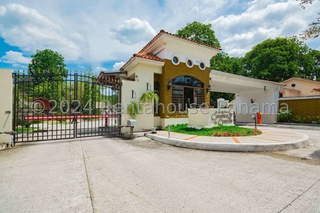 House for Sale in Ancón - 4 bedrooms