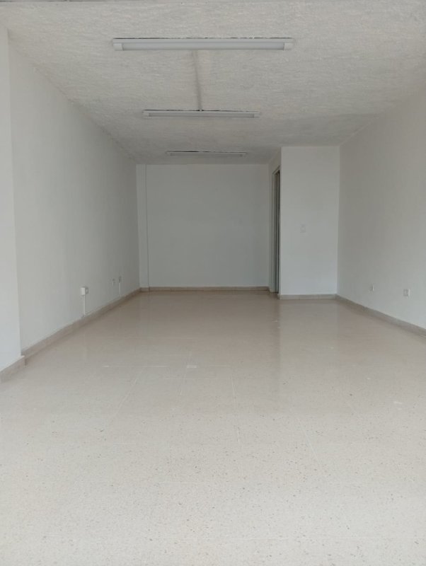 Interior commercial office space with big window, tiled floor and ceiling lights in Galerías Coloniales Panama City