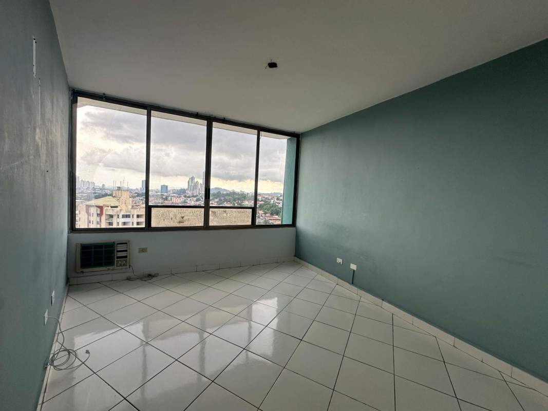 Lobby with marble walls and decorative flower in PH Beverly Hills Betania