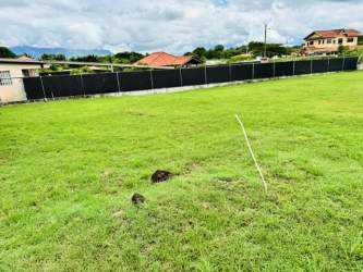 Large empty parcel with mountain backdrop in quiet neighborhood in Chame Panama