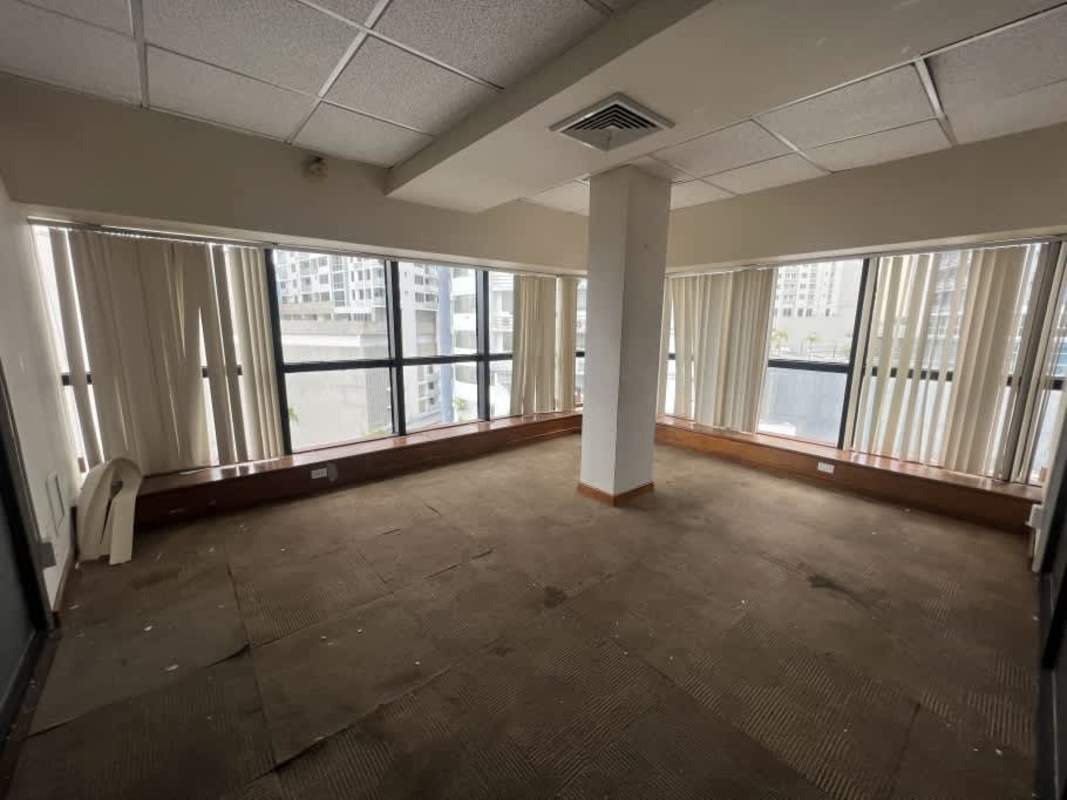 Corner office room with city skyline view PH Torre BAC Panama City