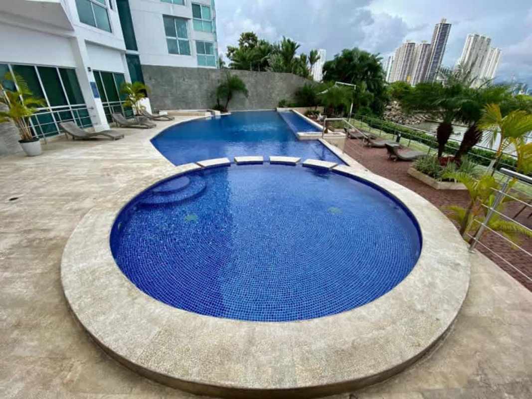 Sun deck and jacuzzi by the infinity pool at Ocean Club Punta Pacifica Panama
