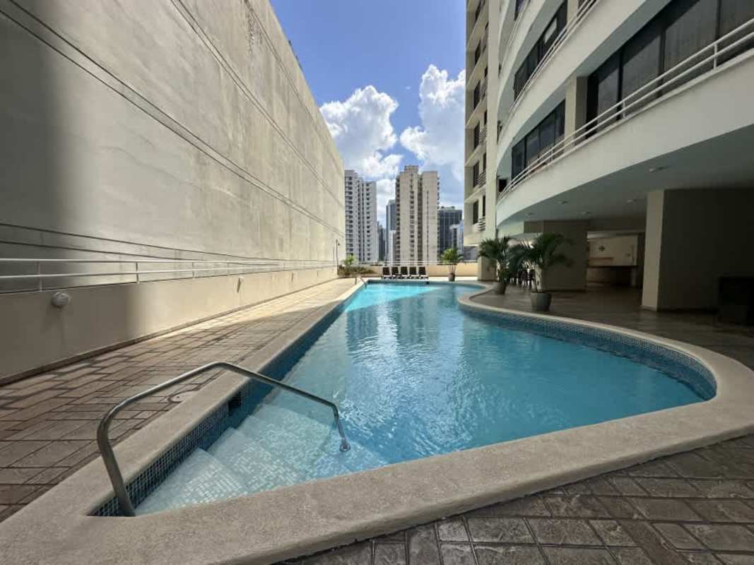 Outdoor swimming pool overlooking city skyline in PH Brisas de Obarrio Panama