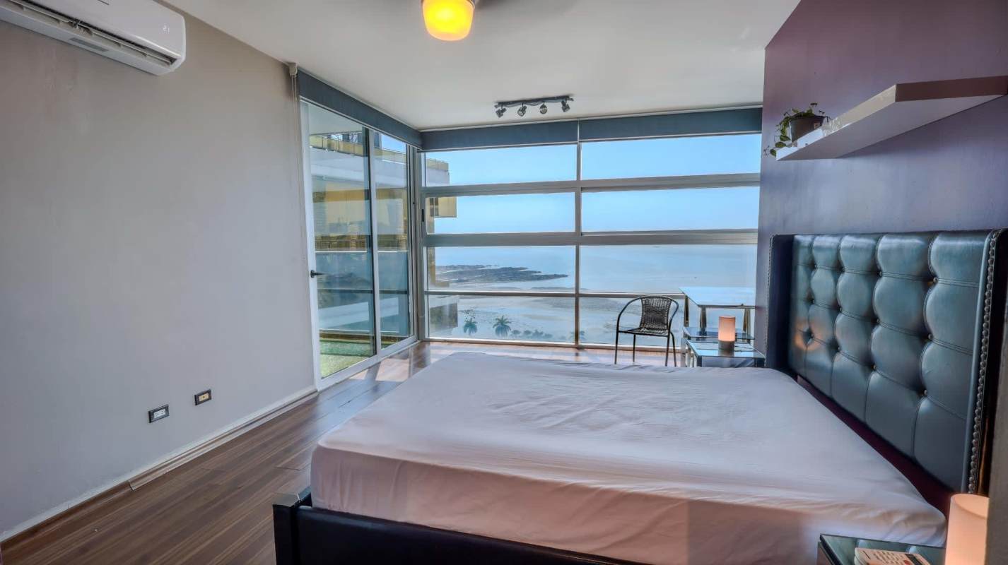 Infinity pool overlooking Pacific Ocean and skyline PH Waters on the Bay Panama