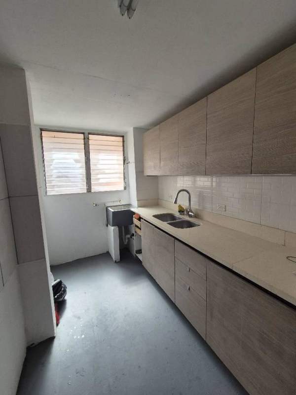 Kitchen with light wood cabinets, double sink, tile backsplash and window, Villa Lorena Río Abajo Panama City
