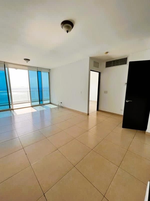 Panoramic balcony with ocean and city views in PH Destiny Avenida Balboa Panama City