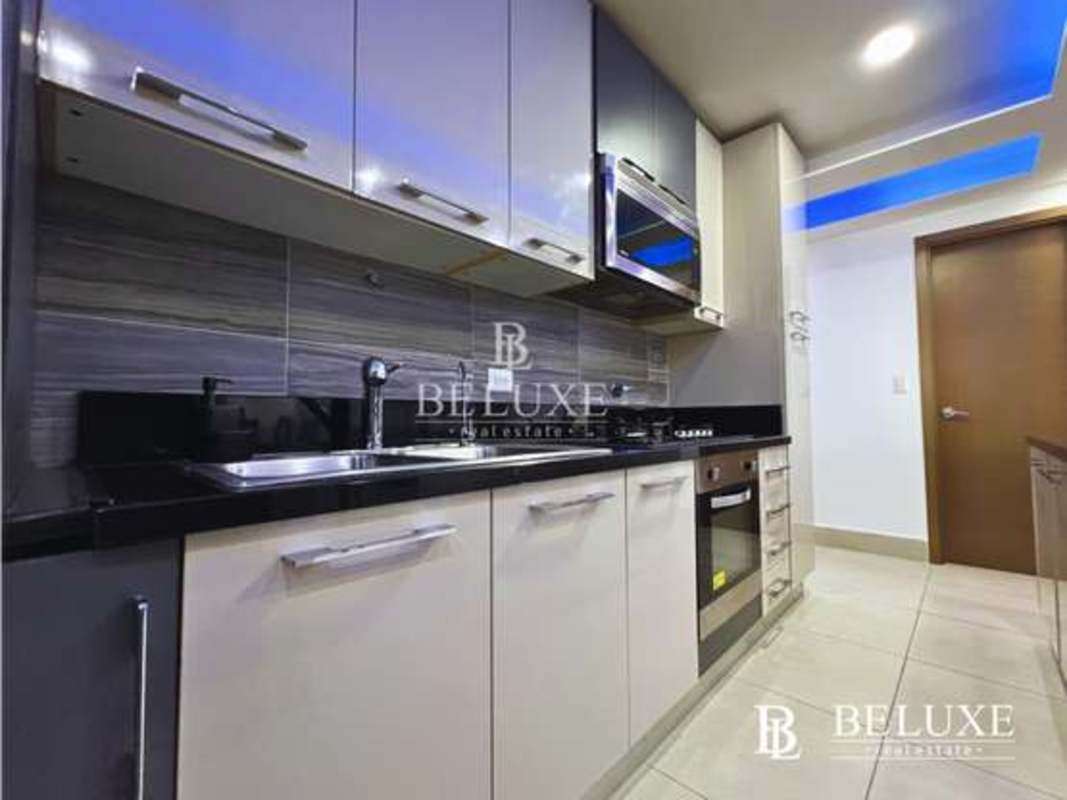 Bedroom with panoramic views, built-in closet and AC unit in PH Park City Obarrio Panama City