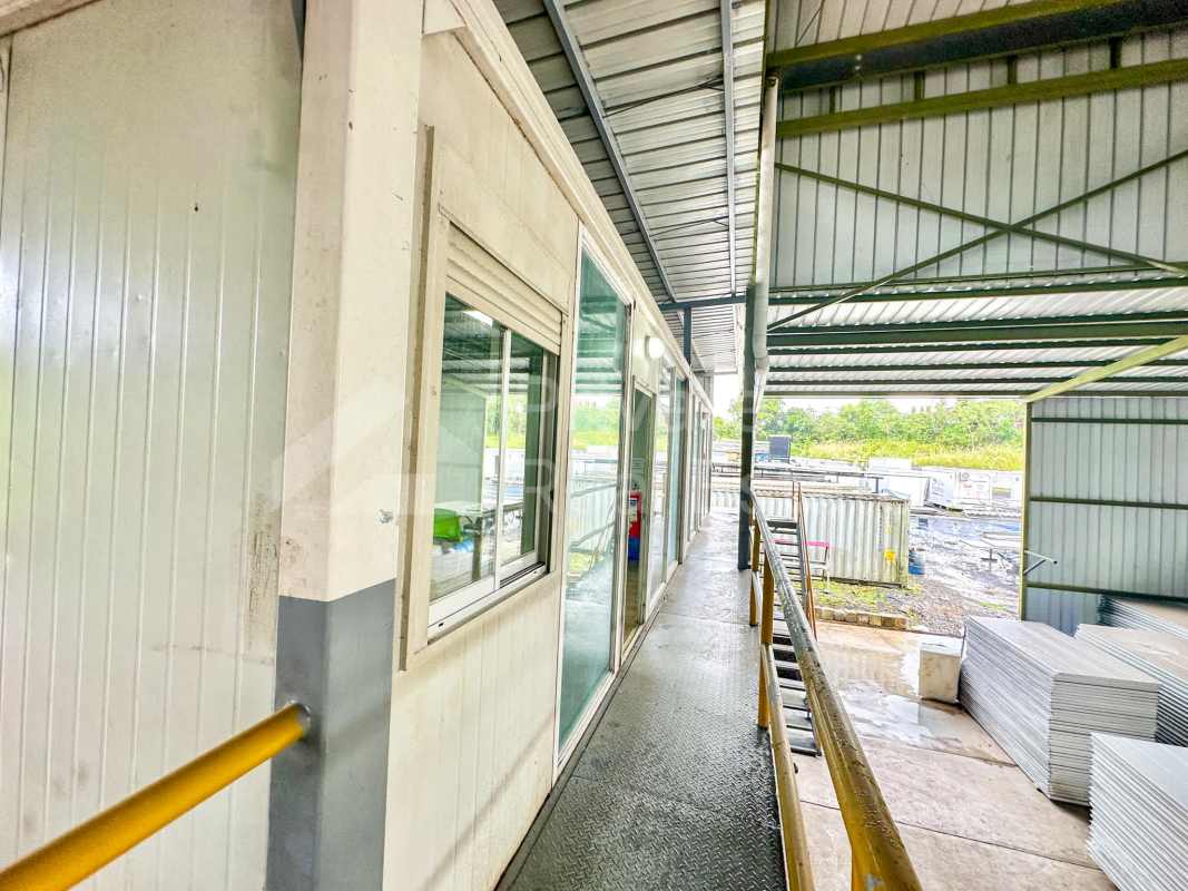 Elevated walkway and storage exterior view of industrial warehouse in Las Mañanitas Panama