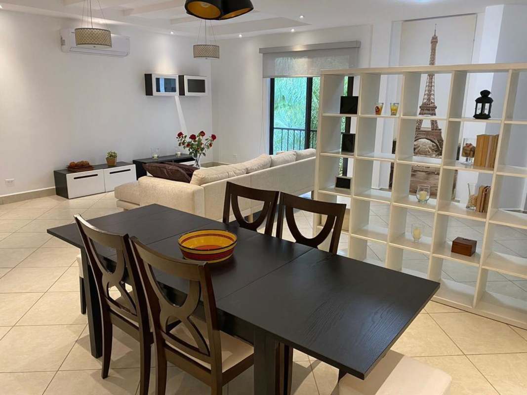 Spacious furnished master bedroom with ensuite bathroom in Embassy Club Clayton Panama