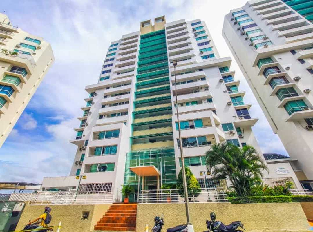 Modern kitchen with granite countertops light wood cabinets in PH Elmare Edison Park Panama City