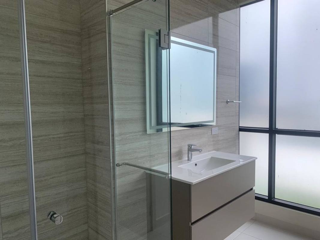 Bright bathroom with designer tile and glass shower in PH Arcadia Panama