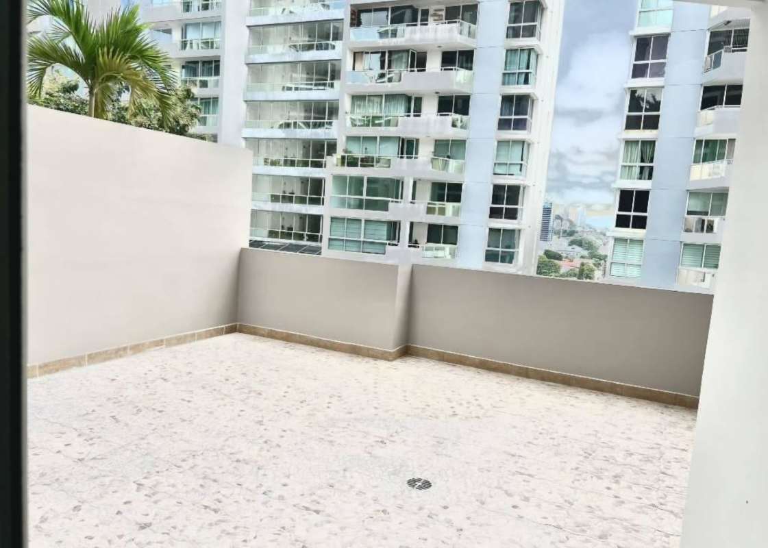 Spacious private terrace with city skyline views in PH Edison Park Panama