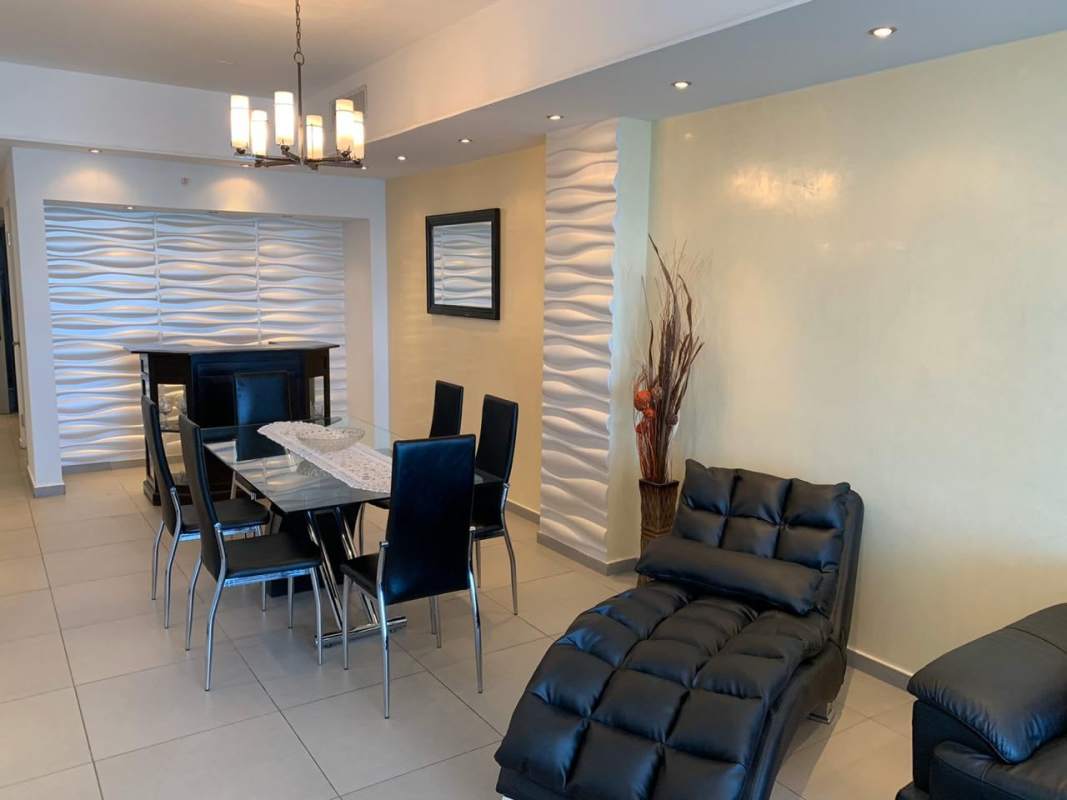 Fully equipped kitchen with modern appliances and breakfast bar PH Yacht Club Tower Panama