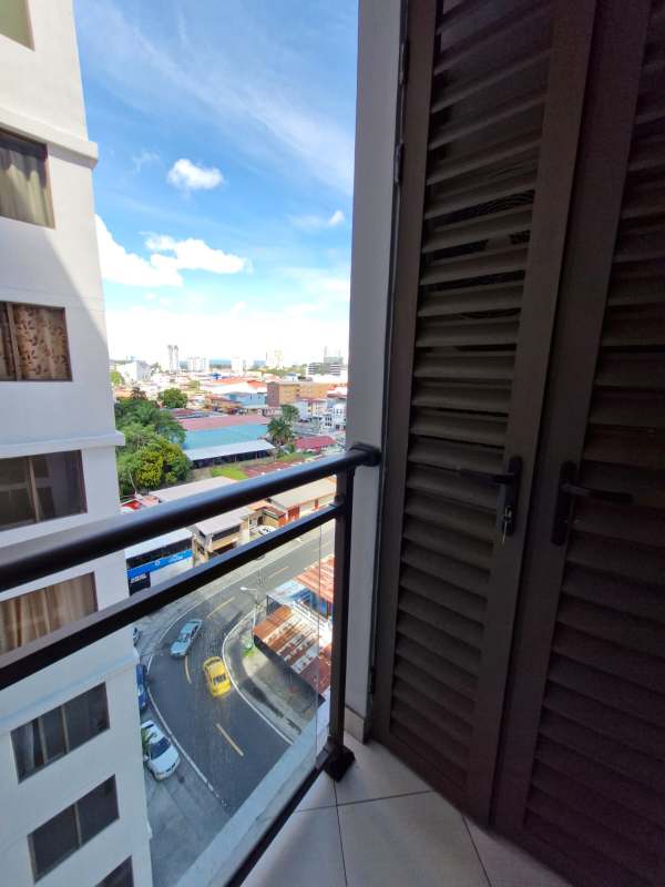 Private balcony overlooking city skyline in PH Mirador Vista Hermosa Panama