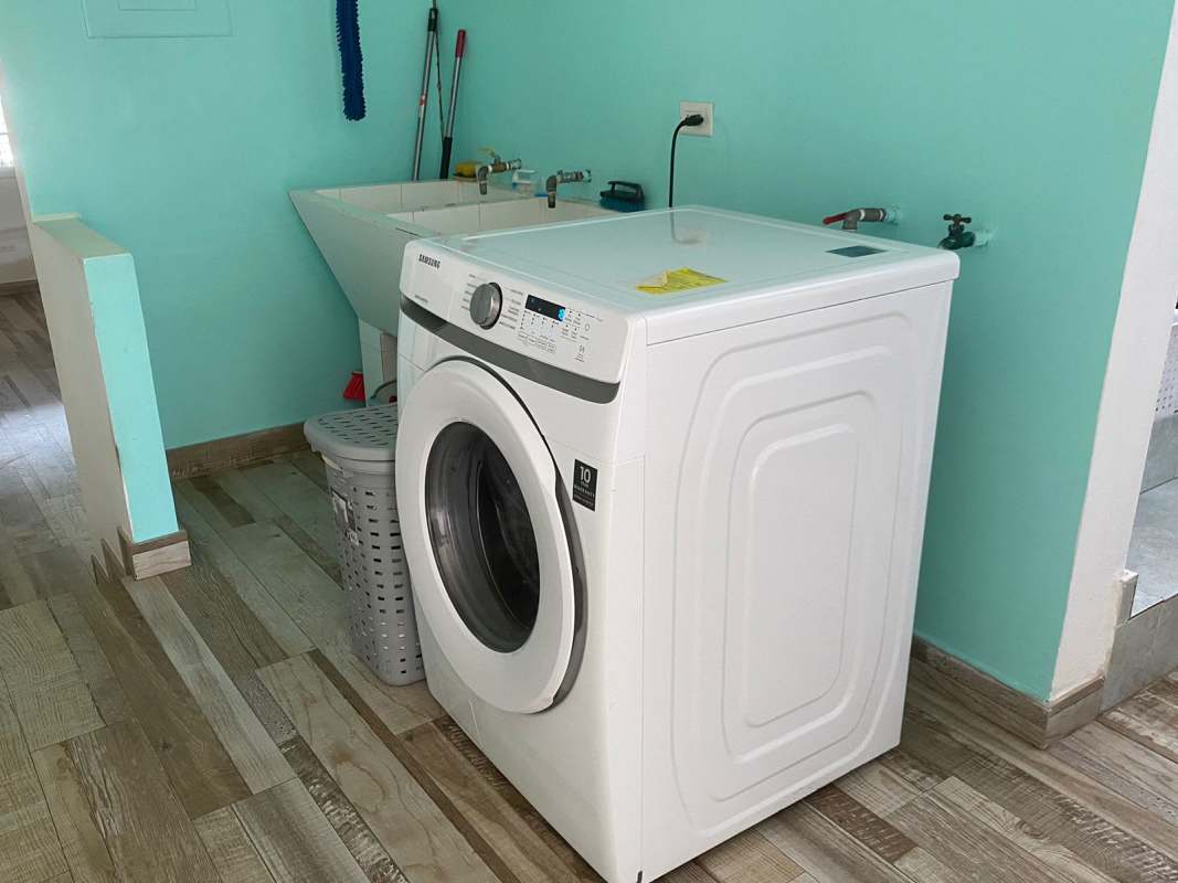 Solar-Powered 4BR House with Italian Floors in Las Lajas