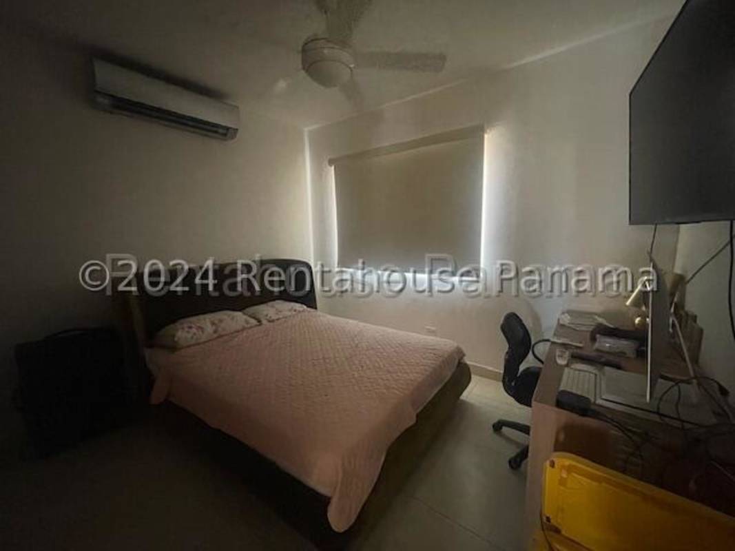 Bedroom with double bed, workspace, AC and ceiling fan in Reserva de Versalles Costa Sur Panama