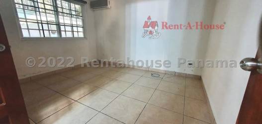 Bathroom with granite countertop, glass-enclosed shower, traditional design in Hill Top Arraiján Panama