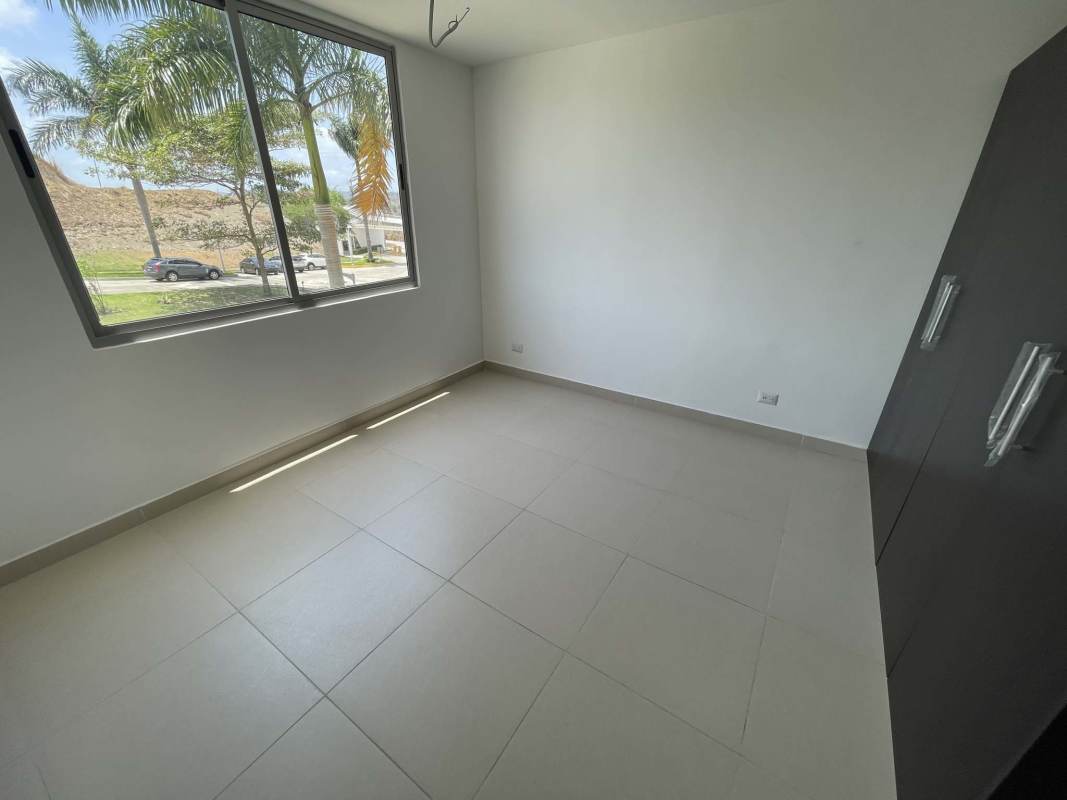 Unfurnished bedroom large windows urban view wardrobe PH Altaterra Panama