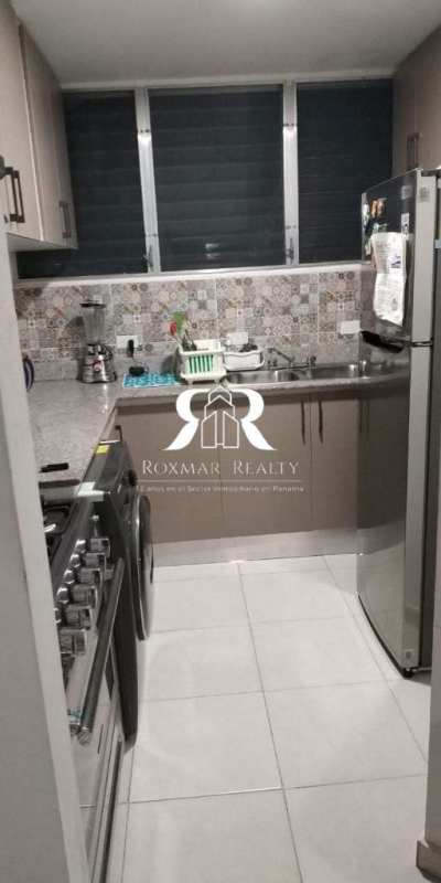 Secondary bedroom with closet and window at PH Torres de Llano Bonito Panama