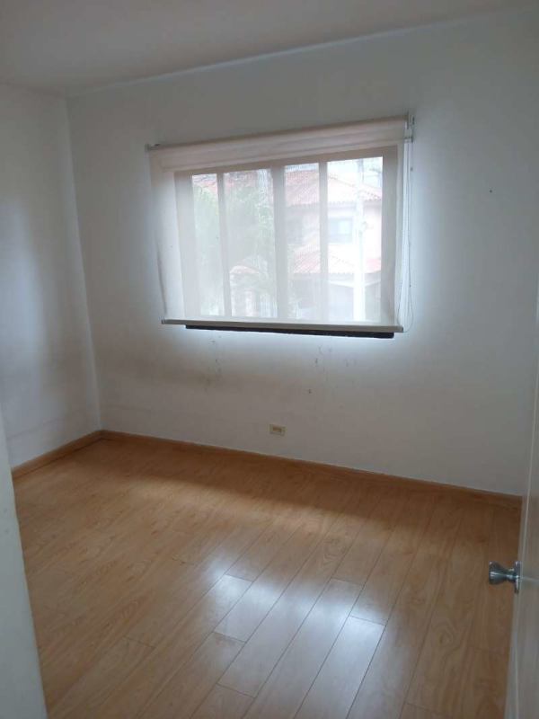 Upstairs bedroom with light wood flooring and large window in Versalles Costa Sur Panama