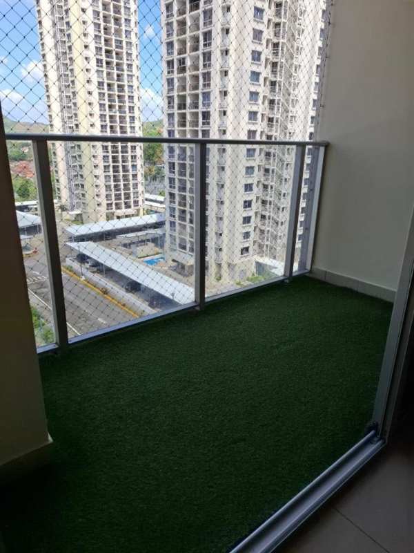 Modern bedroom with built-in wardrobe and ceramic floors at PH Rokas Panama City rental