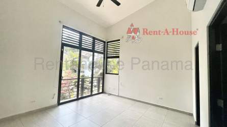 Covered outdoor terrace with landscaped backyard in Panama Pacifico house