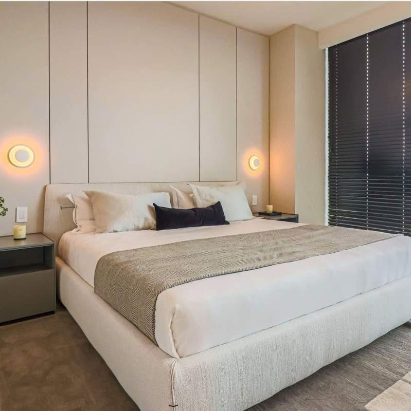 Modern open plan living and dining area with panoramic golf and city views, marble floors, Santa María Panama