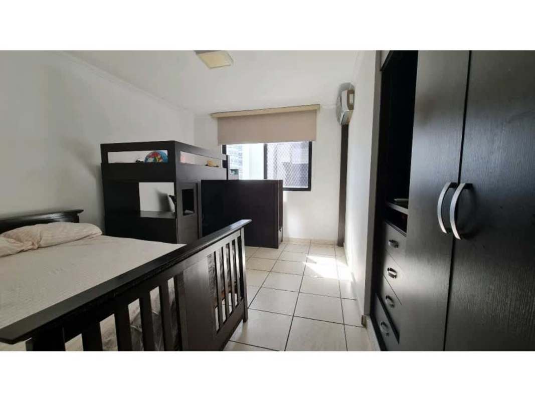 Kids bedroom with bunk bed, air conditioning, bright windows in PH Torres Coco Mar Panama
