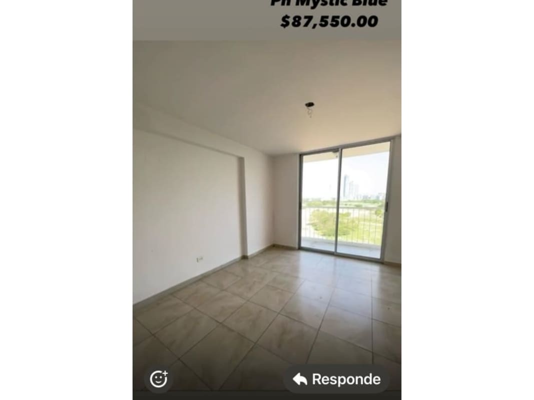 Bedroom with sliding doors to balcony in PH Mystic Blue Juan Díaz Panama