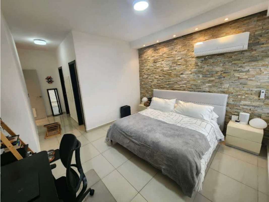 Master bedroom with stone accent wall, king bed, AC split, PH San Francisco Bay