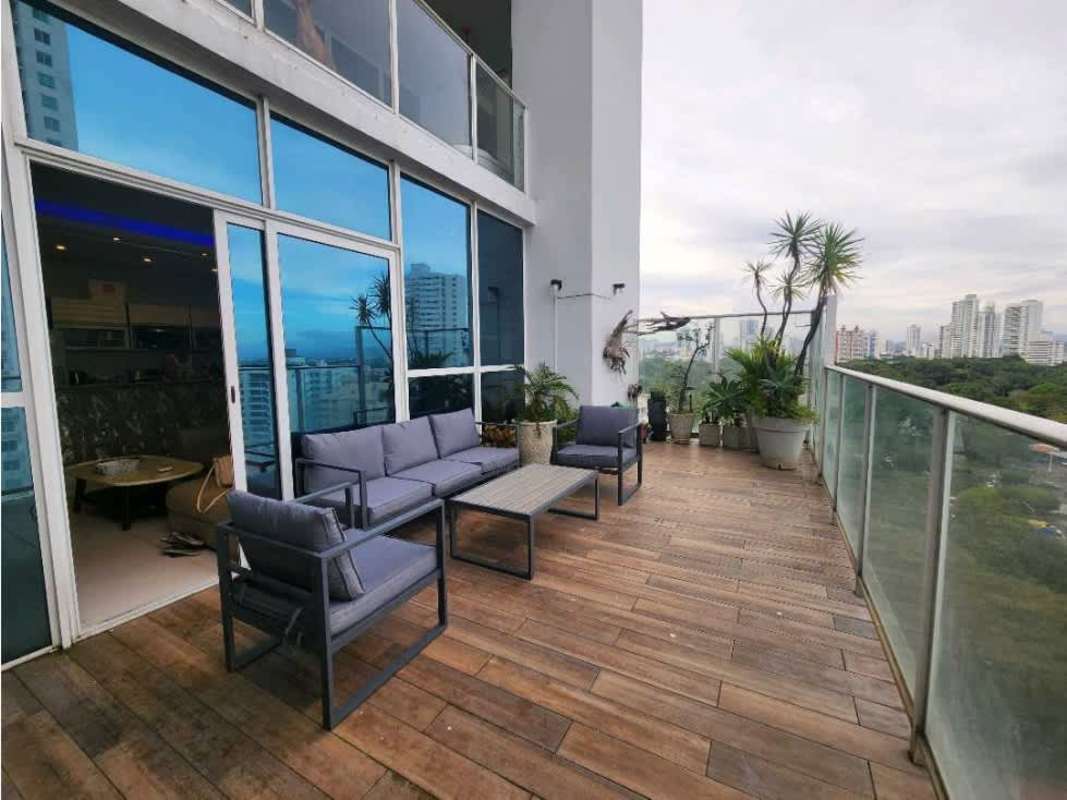 Bright bedroom with large windows, gray bedding, modern furnishings PH San Francisco Bay Panama